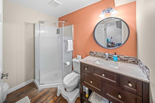 43 Cougar Ridge Bay Sw, Calgary, AB - Indoor Photo Showing Bathroom