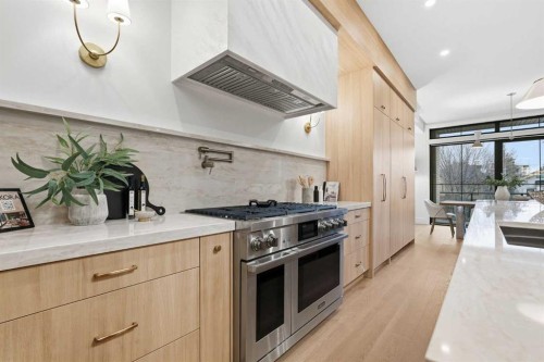 2009 28 Avenue Sw, Calgary, AB - Indoor Photo Showing Kitchen With Upgraded Kitchen