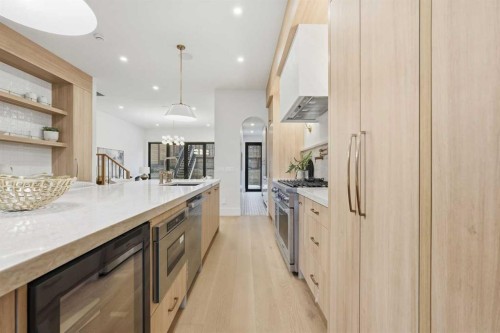 2009 28 Avenue Sw, Calgary, AB - Indoor Photo Showing Kitchen With Upgraded Kitchen