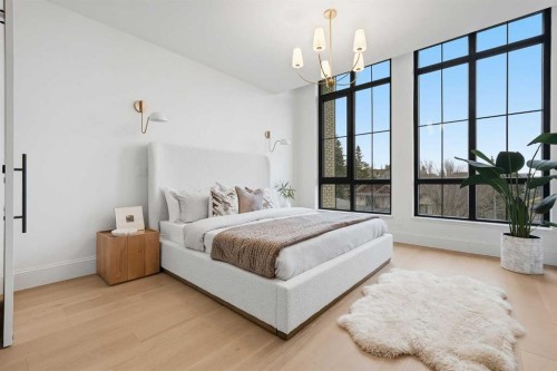2009 28 Avenue Sw, Calgary, AB - Indoor Photo Showing Bedroom