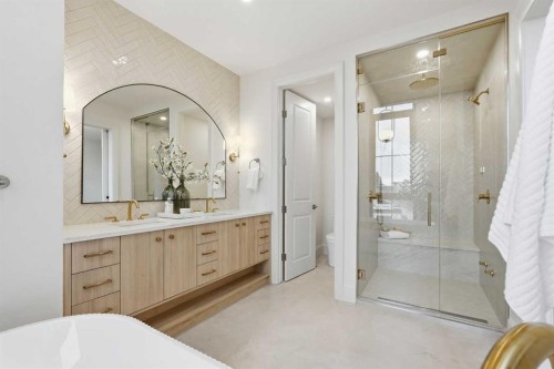 2009 28 Avenue Sw, Calgary, AB - Indoor Photo Showing Bathroom