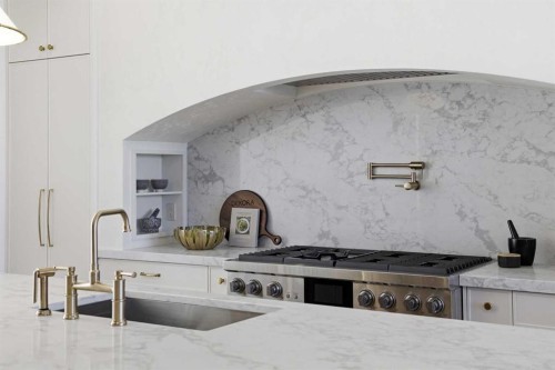 2023 27 Avenue Sw, Calgary, AB - Indoor Photo Showing Kitchen
