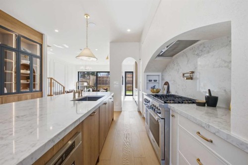 2023 27 Avenue Sw, Calgary, AB - Indoor Photo Showing Kitchen With Double Sink With Upgraded Kitchen