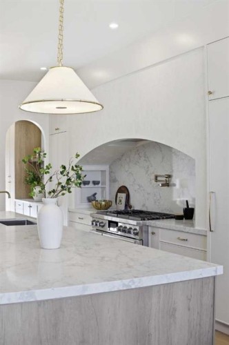 2023 27 Avenue Sw, Calgary, AB - Indoor Photo Showing Kitchen