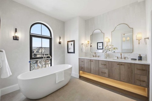 2023 27 Avenue Sw, Calgary, AB - Indoor Photo Showing Bathroom