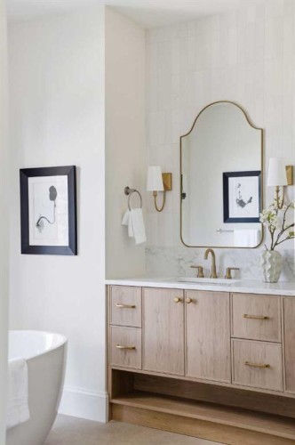 2023 27 Avenue Sw, Calgary, AB - Indoor Photo Showing Bathroom