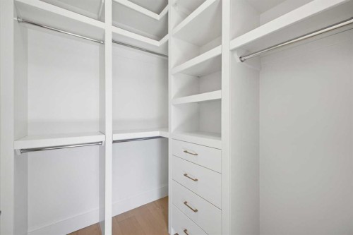 2023 27 Avenue Sw, Calgary, AB - Indoor With Storage