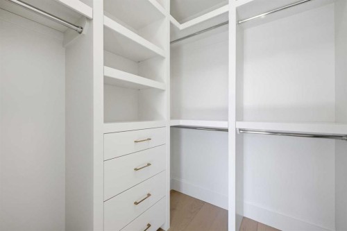 2023 27 Avenue Sw, Calgary, AB - Indoor With Storage