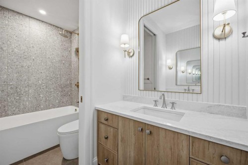 2023 27 Avenue Sw, Calgary, AB - Indoor Photo Showing Bathroom
