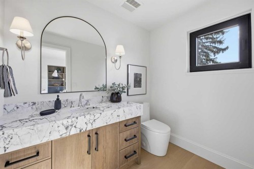 2023 27 Avenue Sw, Calgary, AB - Indoor Photo Showing Bathroom