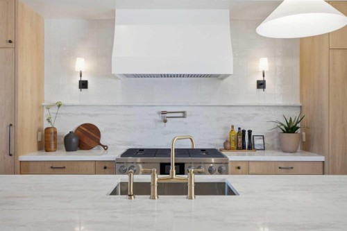2025 27 Avenue Sw, Calgary, AB - Indoor Photo Showing Kitchen