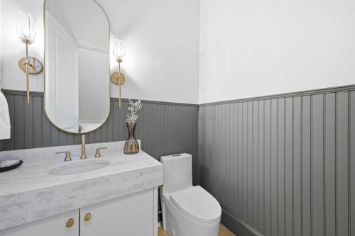 2025 27 Avenue Sw, Calgary, AB - Indoor Photo Showing Bathroom