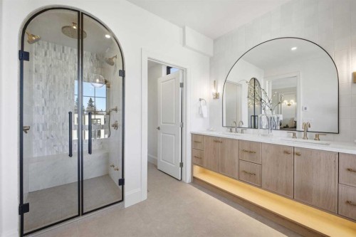2025 27 Avenue Sw, Calgary, AB - Indoor Photo Showing Bathroom