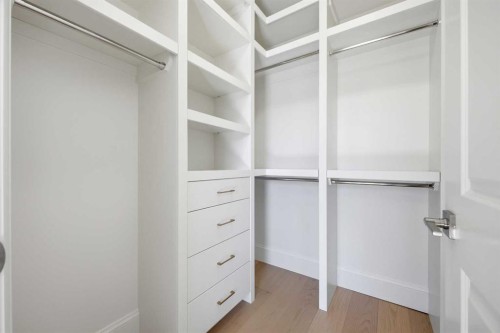 2025 27 Avenue Sw, Calgary, AB - Indoor With Storage