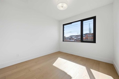 2025 27 Avenue Sw, Calgary, AB - Indoor Photo Showing Other Room