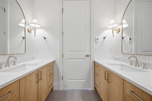 2025 27 Avenue Sw, Calgary, AB - Indoor Photo Showing Bathroom