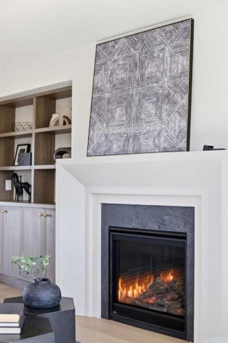 2025 27 Avenue Sw, Calgary, AB - Indoor Photo Showing Living Room With Fireplace