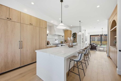 2025 27 Avenue Sw, Calgary, AB - Indoor Photo Showing Kitchen With Upgraded Kitchen
