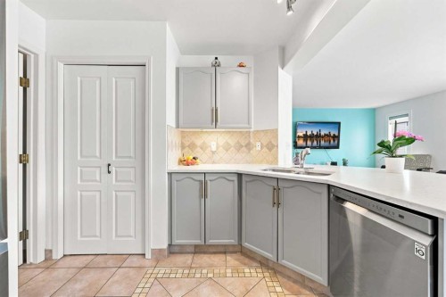 454 Millrise Square Sw, Calgary, AB - Indoor Photo Showing Kitchen