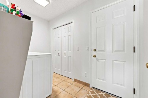 454 Millrise Square Sw, Calgary, AB - Indoor Photo Showing Other Room