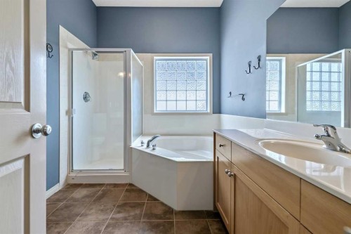 315 Willow Ridge Way, Diamond Valley, AB - Indoor Photo Showing Bathroom