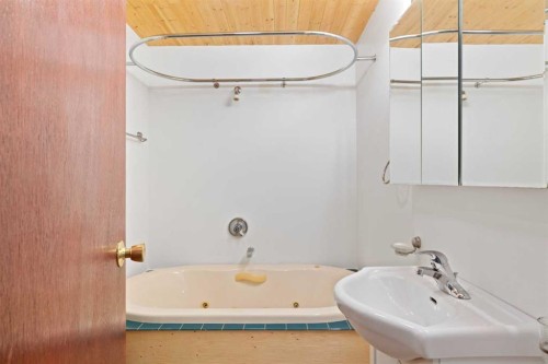 5 Eagle Drive, Waiparous, AB - Indoor Photo Showing Bathroom