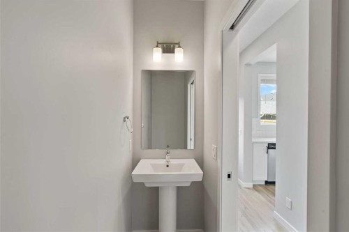 1006 Mahogany Boulevard Se, Calgary, AB - Indoor Photo Showing Bathroom