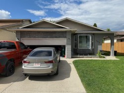 463 Templeton Road NE Calgary, AB T1Y 4L8