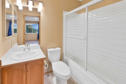 54 Martinridge Road Ne, Calgary, AB - Indoor Photo Showing Bathroom