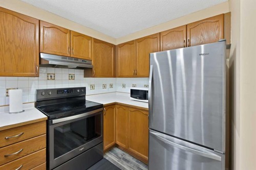 54 Martinridge Road Ne, Calgary, AB - Indoor Photo Showing Kitchen