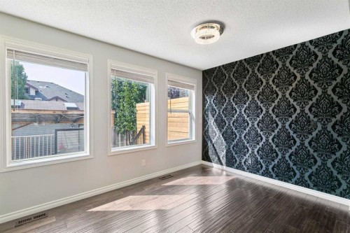 208 Everridge Way Sw, Calgary, AB - Indoor Photo Showing Other Room
