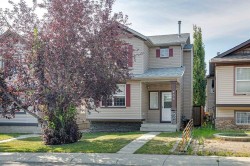 208 Everridge Way SW Calgary, AB T2Y 4X4