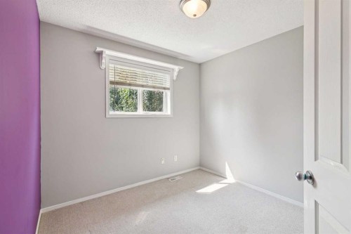 208 Everridge Way Sw, Calgary, AB - Indoor Photo Showing Other Room