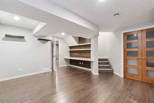 208 Everridge Way Sw, Calgary, AB - Indoor Photo Showing Other Room