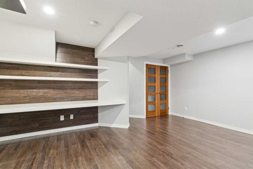 208 Everridge Way Sw, Calgary, AB - Indoor Photo Showing Other Room