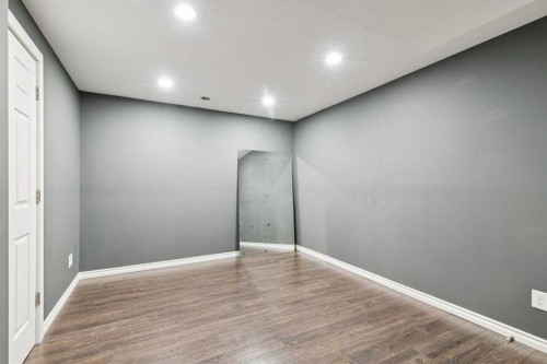 208 Everridge Way Sw, Calgary, AB - Indoor Photo Showing Other Room