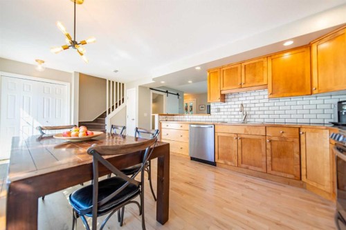 164 Somme Manor Sw, Calgary, AB - Indoor Photo Showing Kitchen