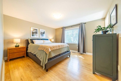 164 Somme Manor Sw, Calgary, AB - Indoor Photo Showing Bedroom