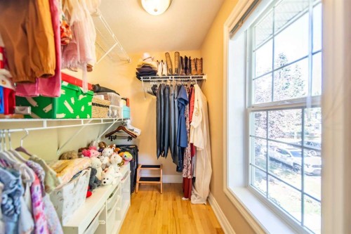 164 Somme Manor Sw, Calgary, AB - Indoor With Storage
