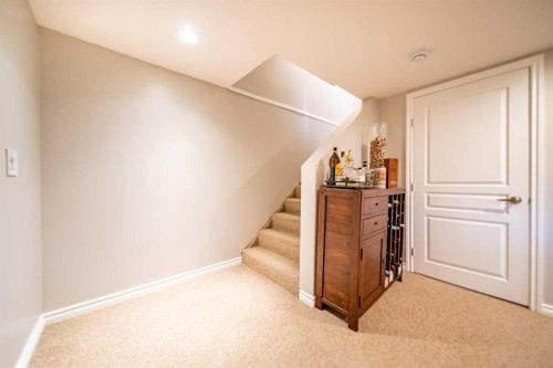 164 Somme Manor Sw, Calgary, AB - Indoor Photo Showing Other Room