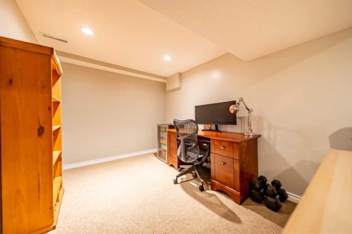 164 Somme Manor Sw, Calgary, AB - Indoor