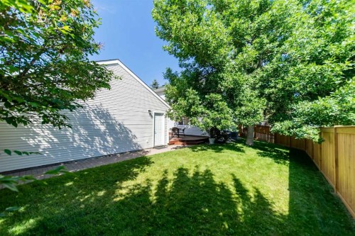164 Somme Manor Sw, Calgary, AB - Outdoor