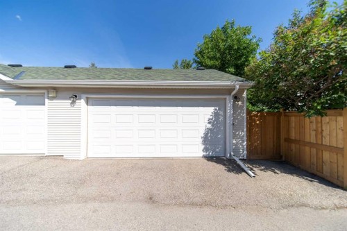 164 Somme Manor Sw, Calgary, AB - Outdoor