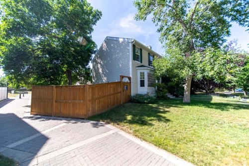 164 Somme Manor Sw, Calgary, AB - Outdoor
