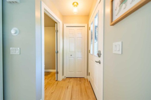 164 Somme Manor Sw, Calgary, AB - Indoor Photo Showing Other Room