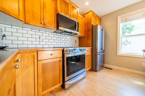 164 Somme Manor Sw, Calgary, AB - Indoor Photo Showing Kitchen