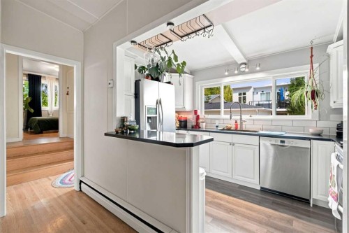 1212 Rosehill Drive Nw, Calgary, AB - Indoor Photo Showing Kitchen