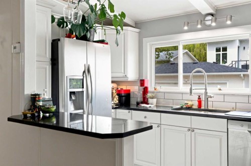 1212 Rosehill Drive Nw, Calgary, AB - Indoor Photo Showing Kitchen