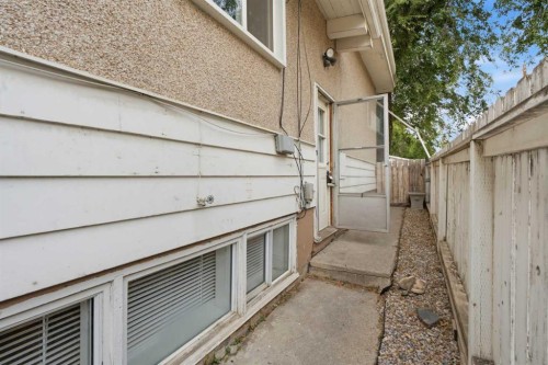 1212 Rosehill Drive Nw, Calgary, AB - Outdoor With Exterior