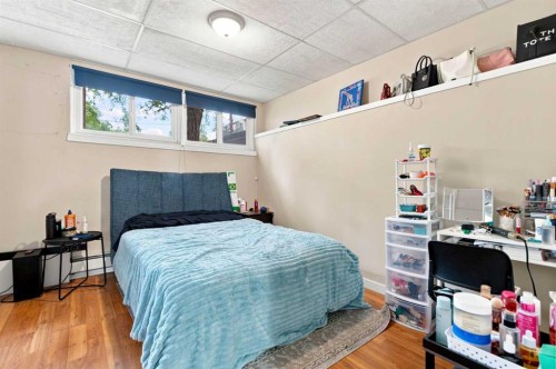 1212 Rosehill Drive Nw, Calgary, AB - Indoor Photo Showing Bedroom